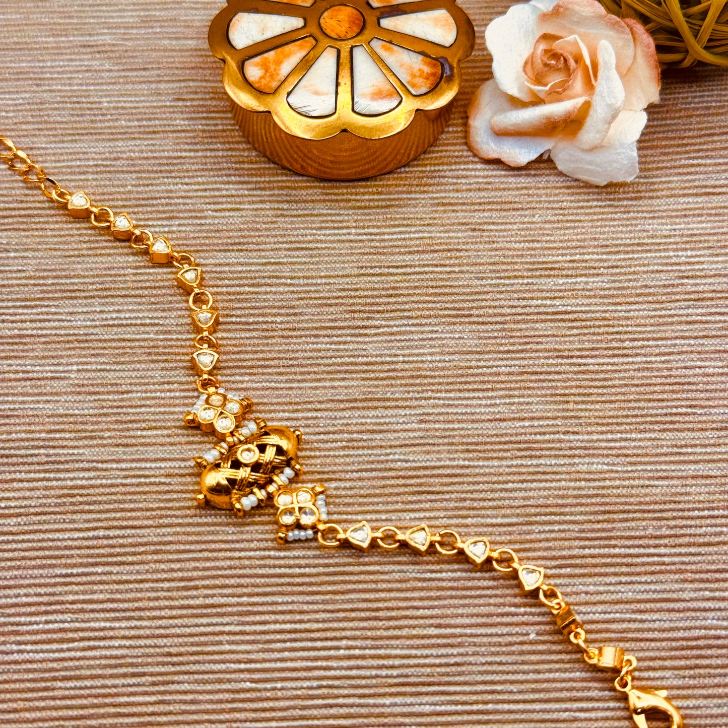 White kundan mandaliya bracelet