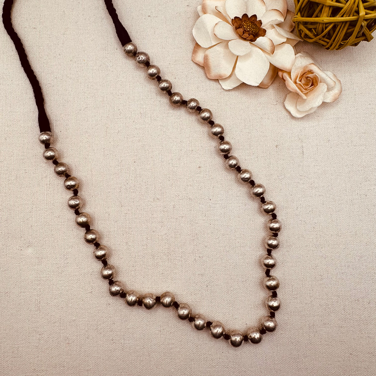 Silver Thread 1 line Ball Necklace